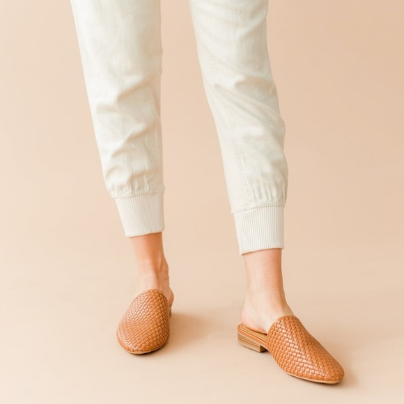 🆕️//The Clementine// Cognac woven Mule/Flats - Picture 6 of 8